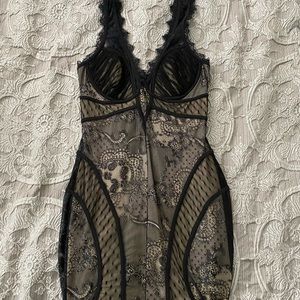 Bebe dress nude black lace M